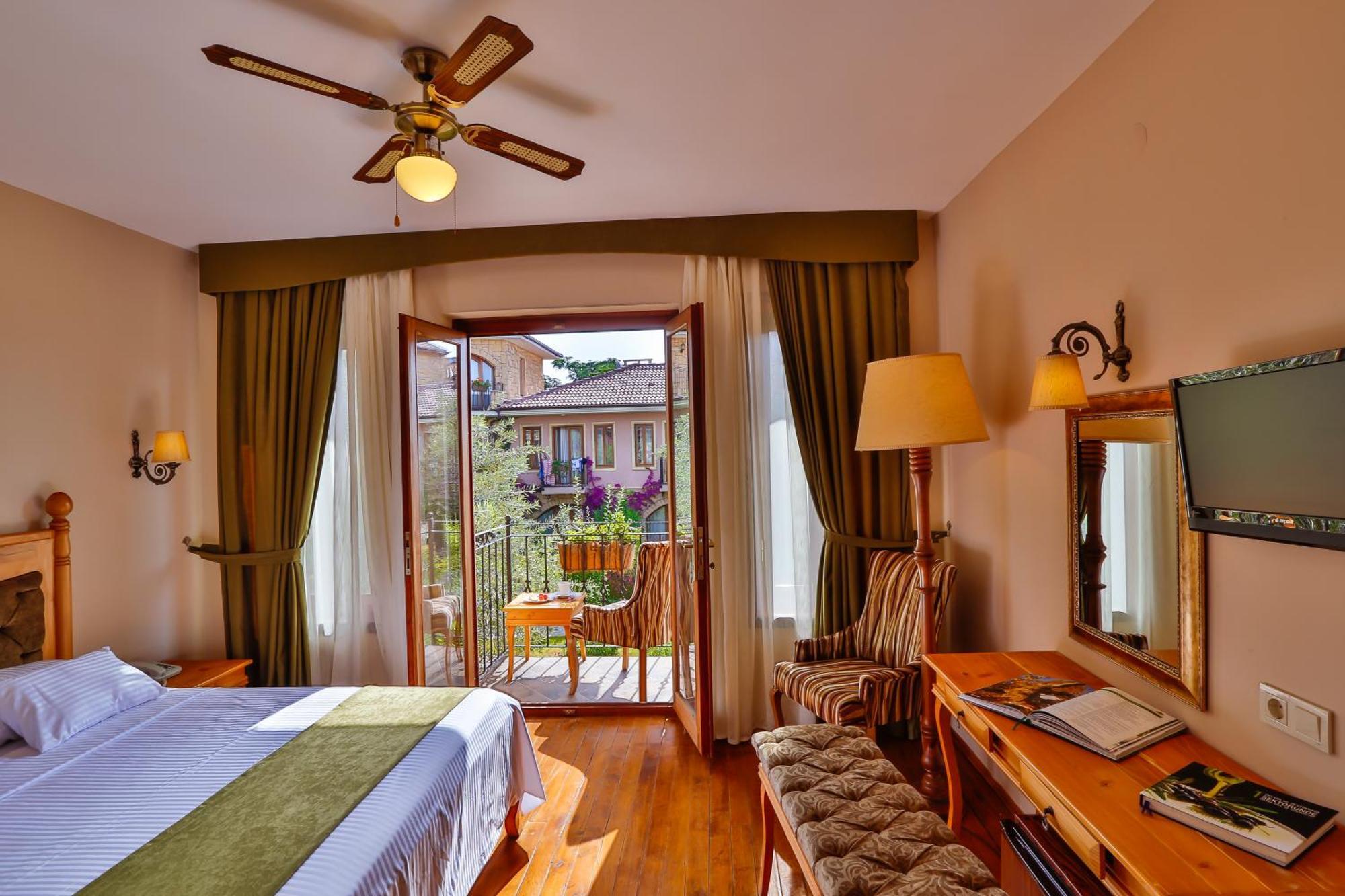 Palace Hotel Olive Odore Küçükkuyu Eksteriør billede